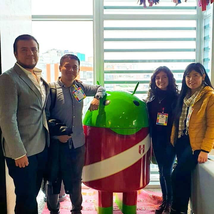 Equipo de Tutores UPC vsitando las instalaciones de Google Perú